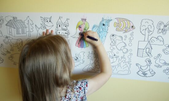 Review of the Jolly Rolly coloring roll